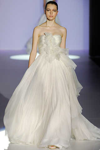vestidos_de_novia_2010_jesus_del_pozo