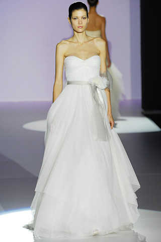 vestidos_de_novia_2010_jesus_del_pozo