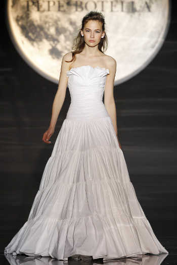 Strapless Wedding Gowns by Pepe Botella
