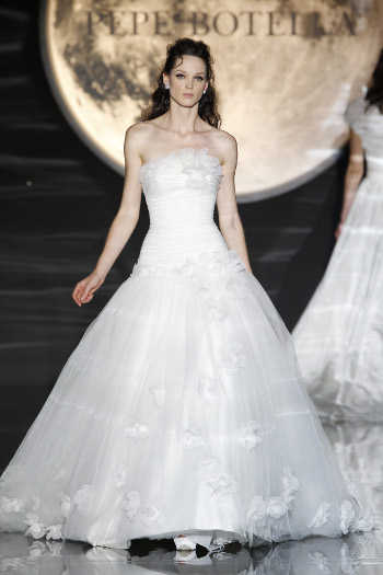 Strapless Wedding Gowns by Pepe Botella2