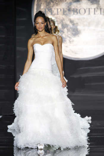 Strapless Wedding Gowns by Pepe Botella5